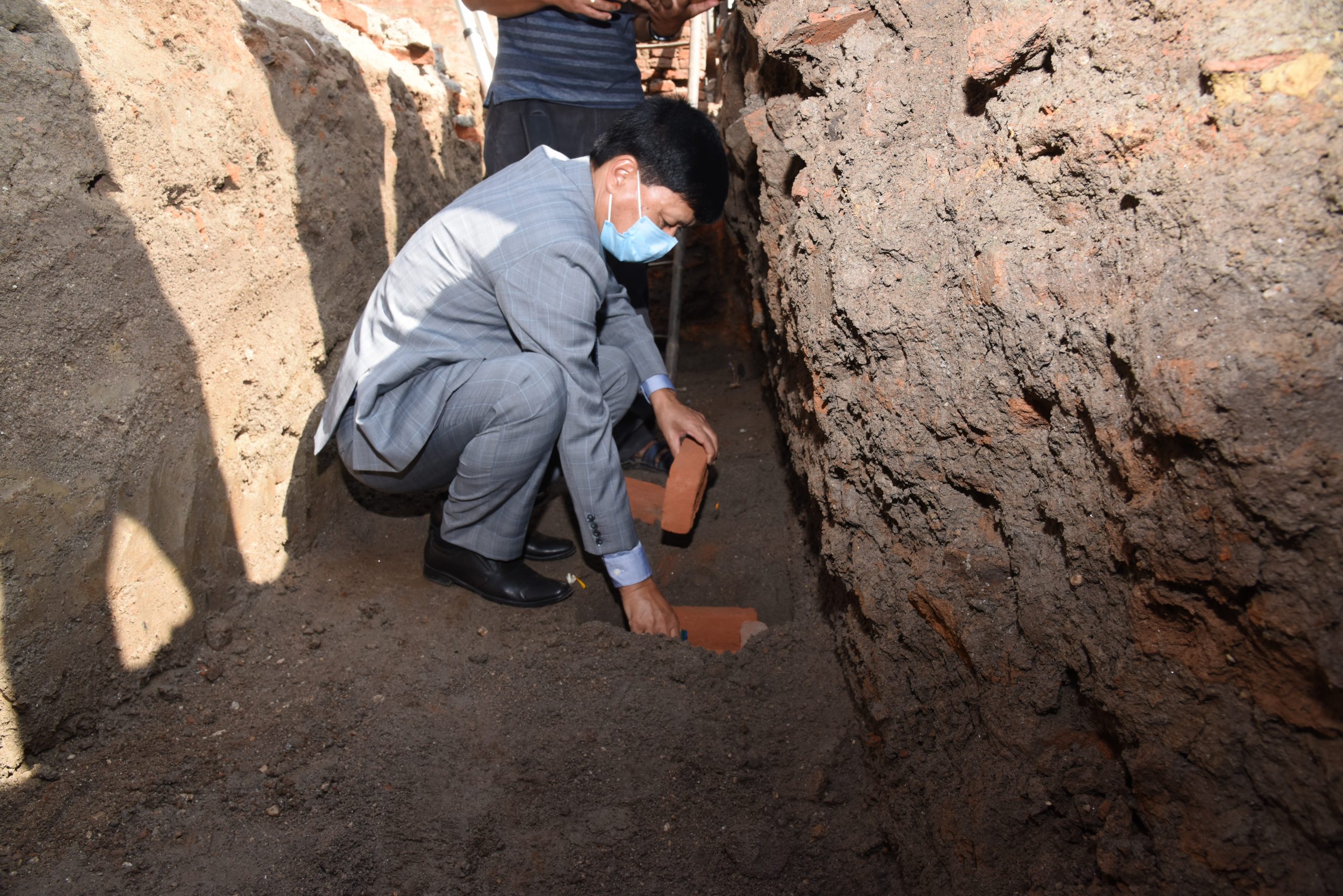 मेयर शाक्यले गरे दुई घरको शिलान्यास