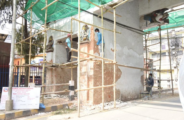 निषेध आदेश र स्वास्थ्य मापदण्ड पालना गर्दैै निर्माण कार्य