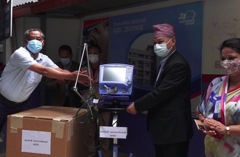 कामपाद्वारा २ अस्पताललाइ भेन्टिलेटर सहयाेग