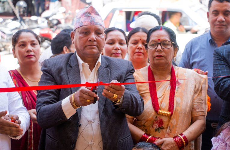 न्यूरोडमा फोर नाइन बागलुङ ज्वेलर्स शुभारम्भको अवसरमा छुटको सुविधा