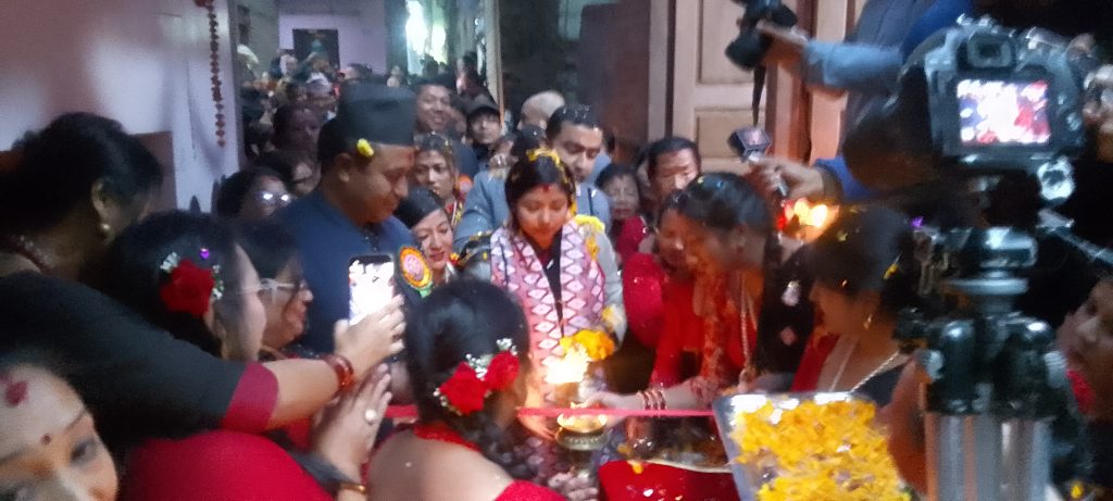 सुकुन्दा र्‍यालीकाे उद्घाटन गर्नुहुँदै कामपाकी उपमेयर सुनिता डंगाेल । 