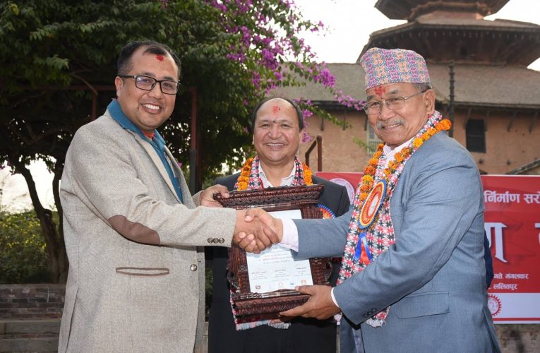 भीमसेन मन्दिर पुनःनिर्माणमा पत्रकार महर्जनको योगदानको कदर